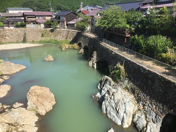 かつての「生野鉱山」トロッコ道の跡