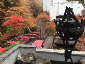 紅葉まっさかりの会津東山温泉