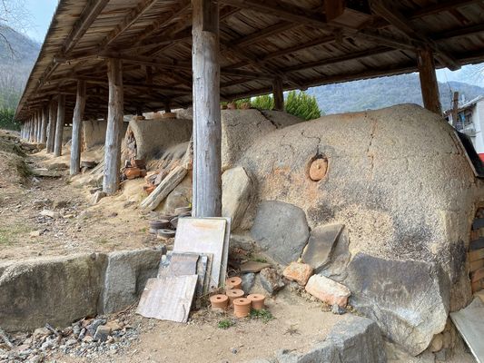 写真①丹波焼立杭登窯（最古の登窯）